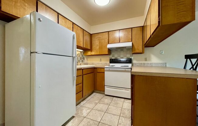 Irvington Top Floor 1 Bed~ Off Street Parking~ 93 Walk Score~ 100 Bike Score