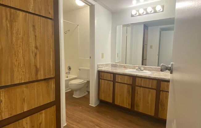 1 bed, 1 bath, 710 sqft, $870, Unit 177