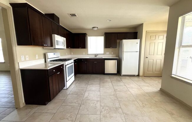 4 Bed House - North of UT Campus