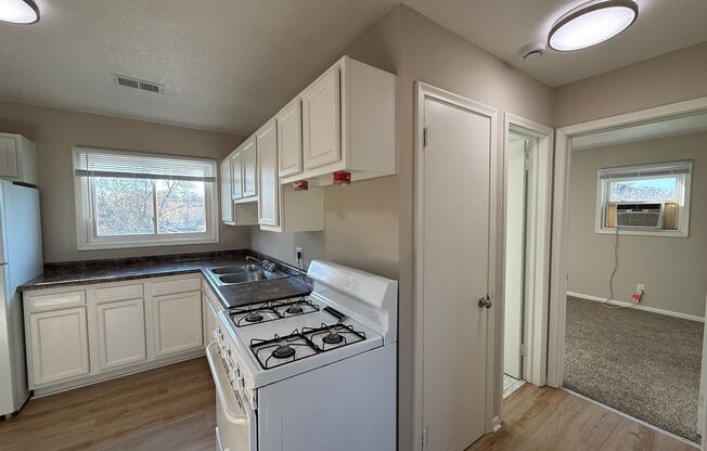 2606 E Hennepin Ave