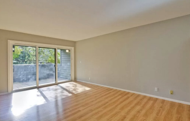 Well-Maintained 2 Bed, 2 Bath Condo w/ In Unit Laundry by Downtown Palo Alto