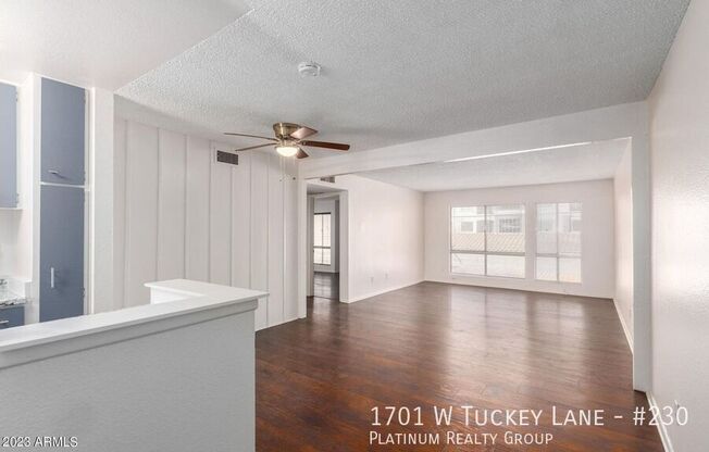1701 W TUCKEY LN