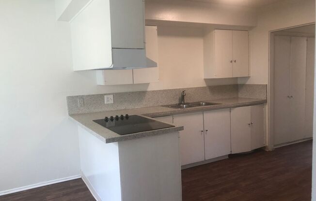 1 bed, 1 bath, $1,800, Unit 11