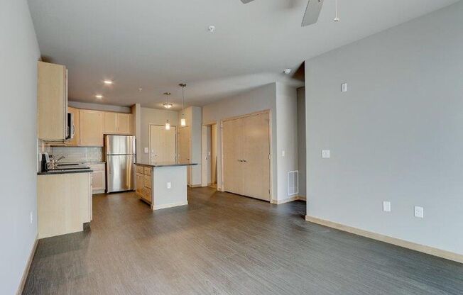 1 bed, 1 bath, 693 sqft, $1,850, Unit 303