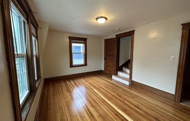 3 beds, 1 bath, $2,500, Unit 128