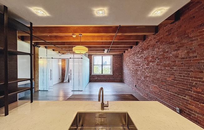 1 bed, 1 bath, 870 sqft, $4,000, Unit 403