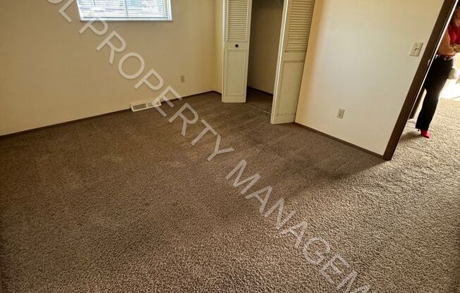 2 beds, 1 bath, 800 sqft, $800, Unit 16