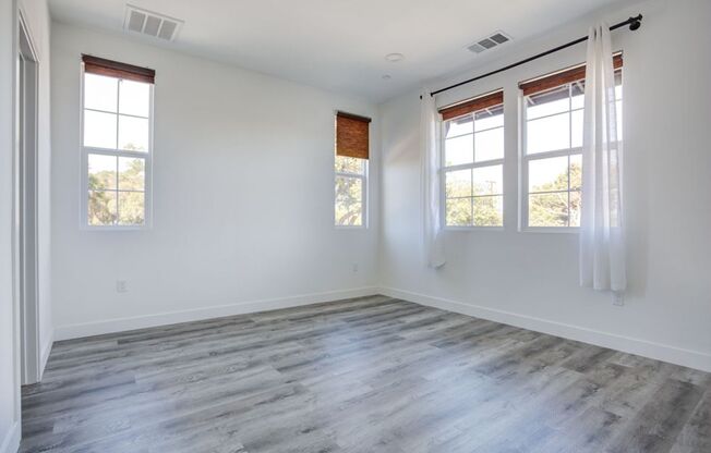 3 beds, 2.5 baths, $3,500