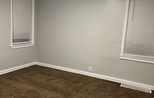 1 bed, 1 bath, 600 sqft, $750, Unit 1326 Medford Ave