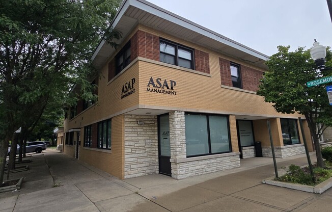 4804 W ROSEMONT