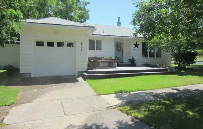 Cute bungalow in south La Grande near EOU