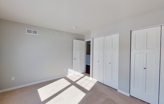 3 beds, 2 baths, $2,085, Unit 18