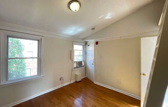 Studio, 1 bath, $995, Unit 6