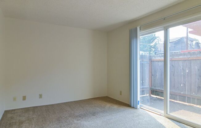 2 beds, 1 bath, $1,600, Unit 6