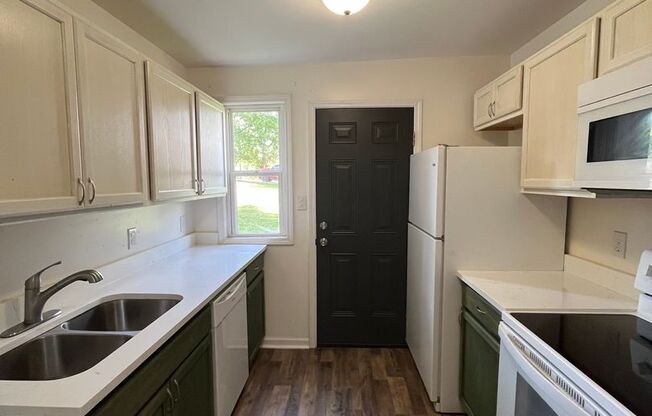 2BR/1BA Renovated Triplex Unit – Prime Location Near Meharry, TSU, and Vandy!