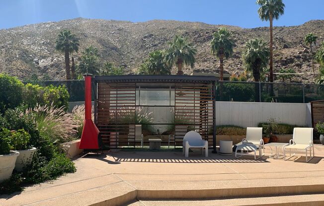 Mid-Century Modern 3 Bedroom Home - Palm Springs Mesa Neighborhood