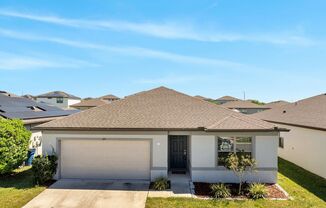 Lovely 4/2 in Davenport! Available now!