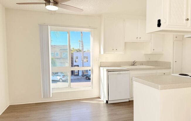 Sunset Cliffs | Beautiful 2 and 1 bedroom 1 bathroom - Immediate move in