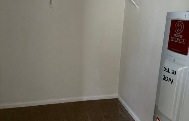 1 bed, 1 bath, $875, Unit Apt A