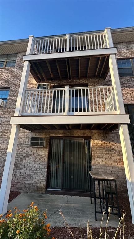 2 beds, 1 bath, 800 sqft, $2,500, Unit 105