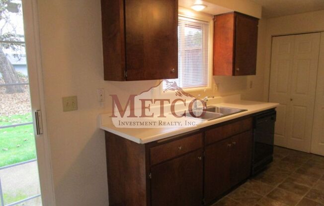 2 beds, 1 bath, 924 sqft, $1,495, Unit 740