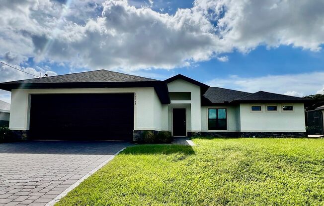 Cape Coral Gem: Stylish 3BR/2BA Home with Double Shower, Screened Lanai, and Pet-Friendly Perks!