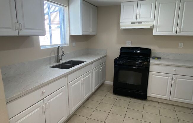 2 beds, 1.5 baths, 1,000 sqft, $2,600