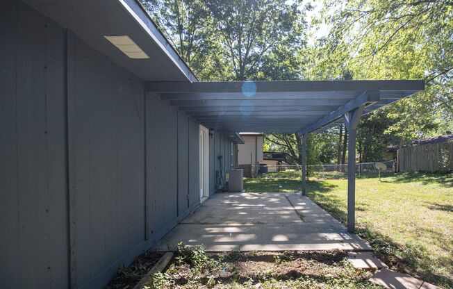 3 Bed 2 Bath Home in Meadowbrook West Neighborhood