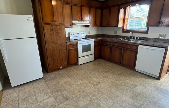 2 beds, 1 bath, 903 sqft, $1,290, Unit I-11