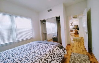 748 1/4 S RIDGELEY DR