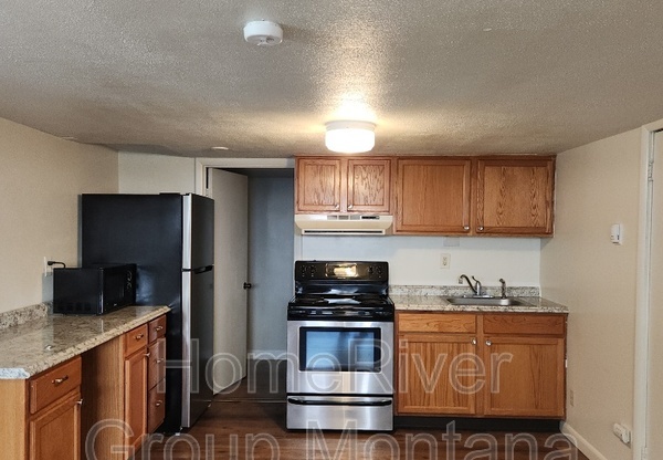 724 STRAND AVE