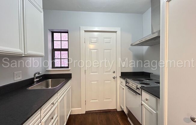 1 bed, 1 bath, $1,000, Unit Unit 5