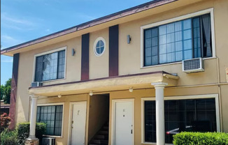 425-431 N. Holliston