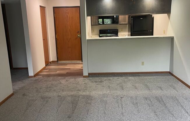 2 beds, 1.5 baths, 897 sqft, $950, Unit 149