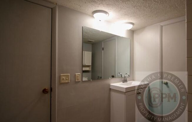 2 beds, 1 bath, 900 sqft, $845, Unit BG/13