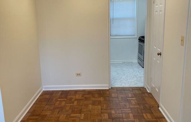 Top Floor 2BR, 1BA Garden Condo Near Ballston Metro