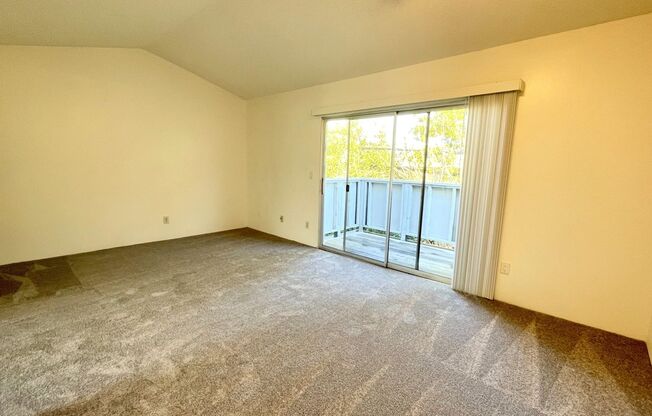 2 beds, 1 bath, 840 sqft, $1,595, Unit RO-22