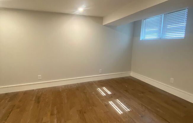 1 bed, 1 bath, 625 sqft, $1,320, Unit B04