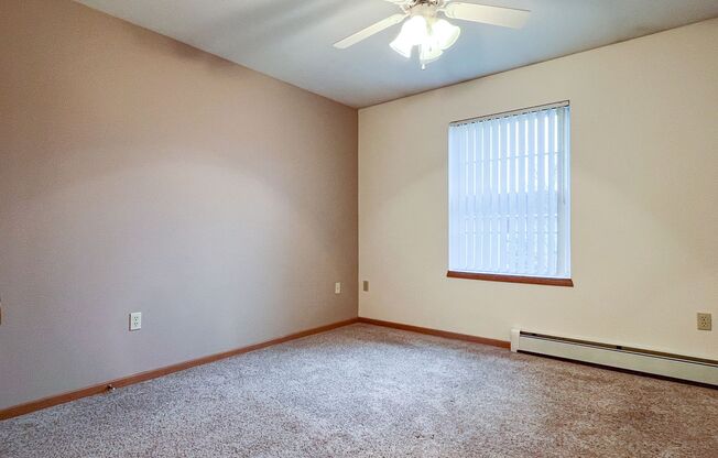 1 bed, 1 bath, 547 sqft, $875, Unit WE 1000 RL-13