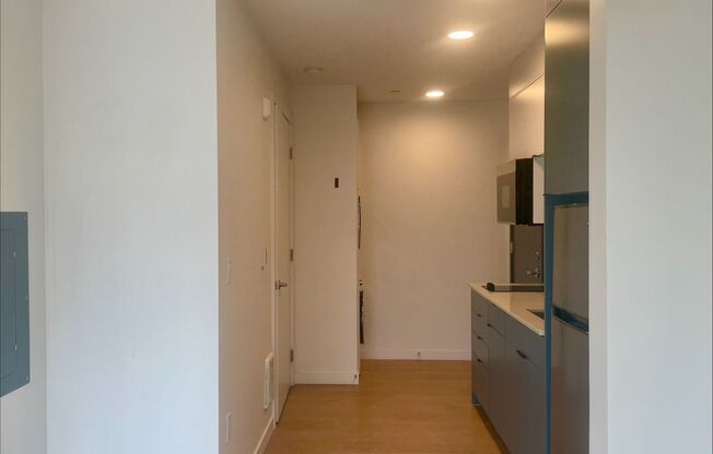 Studio, 1 bath, 241 sqft, $1,650, Unit 403