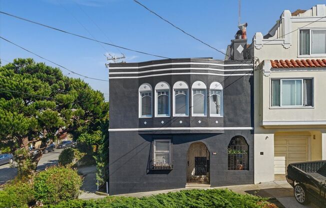 Bayview Heights Gem!