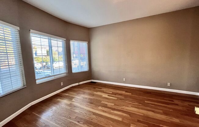Lovely and spacious 2bd / 1 bth plus bonus room with washer & dryer!