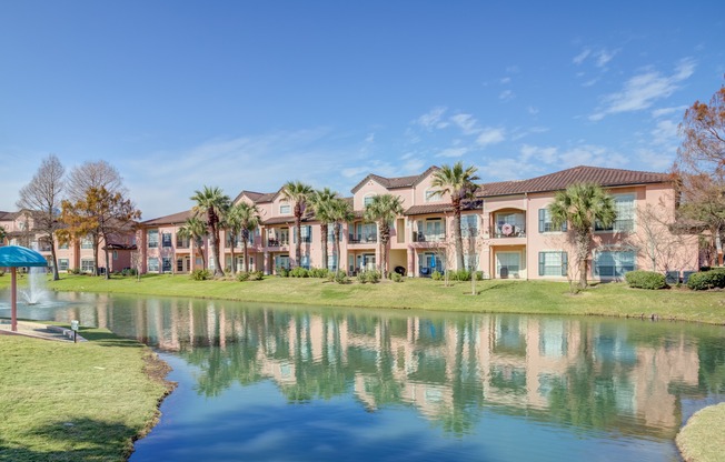 Beautiful, lush landscape | Las Palmas | Clear Lake, Texas
