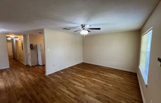 2 beds, 1 bath, $825, Unit 4214 Center -1