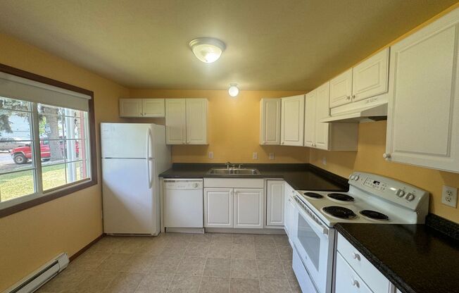 2 beds, 1 bath, 750 sqft, $1,125