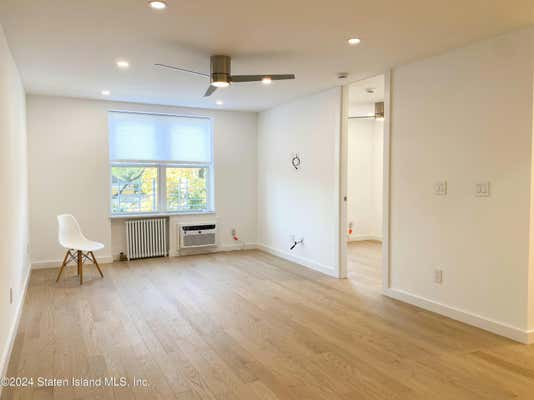 2 beds, 1 bath, 865 sqft, $2,600, Unit 4S