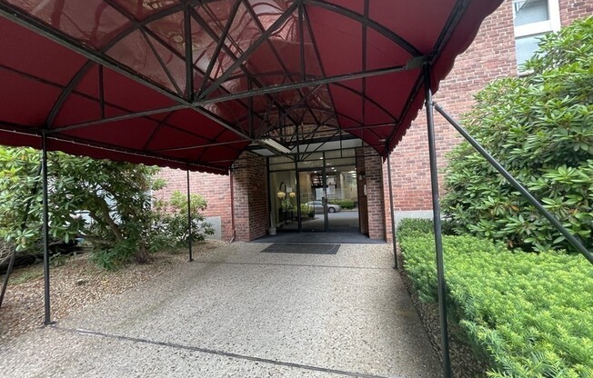 44 BROADLAWN PARK