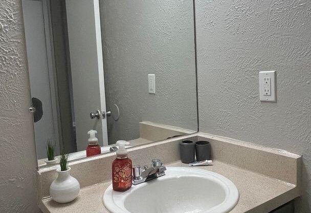 1 bed, 1 bath, 500 sqft, $778, Unit 05E
