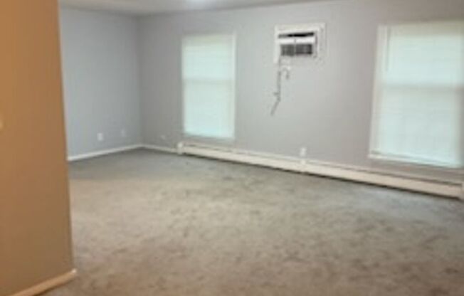 2 beds, 1 bath, 800 sqft, $1,400, Unit 10RW-6