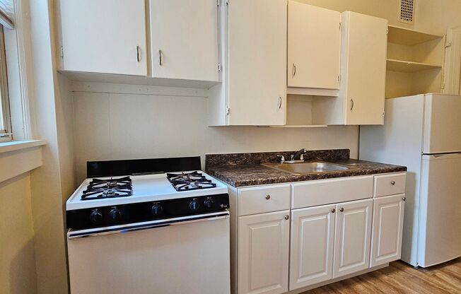 1 bed, 1 bath, 550 sqft, $1,375, Unit 715